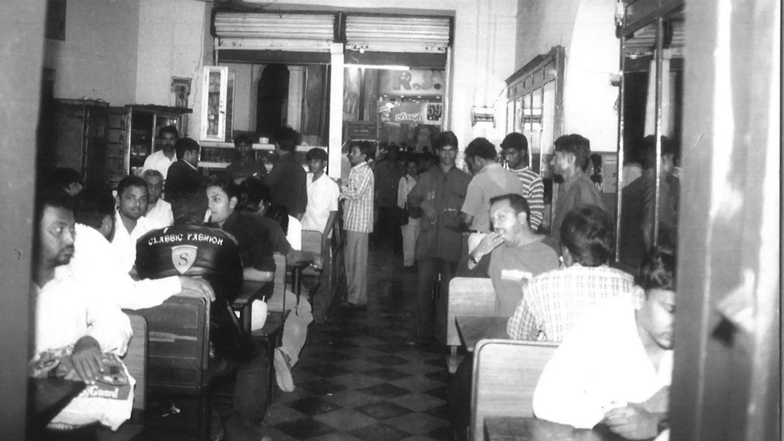 Grand Hotel's dining hall full of customers, in black and white, between the 1980s and 2000s